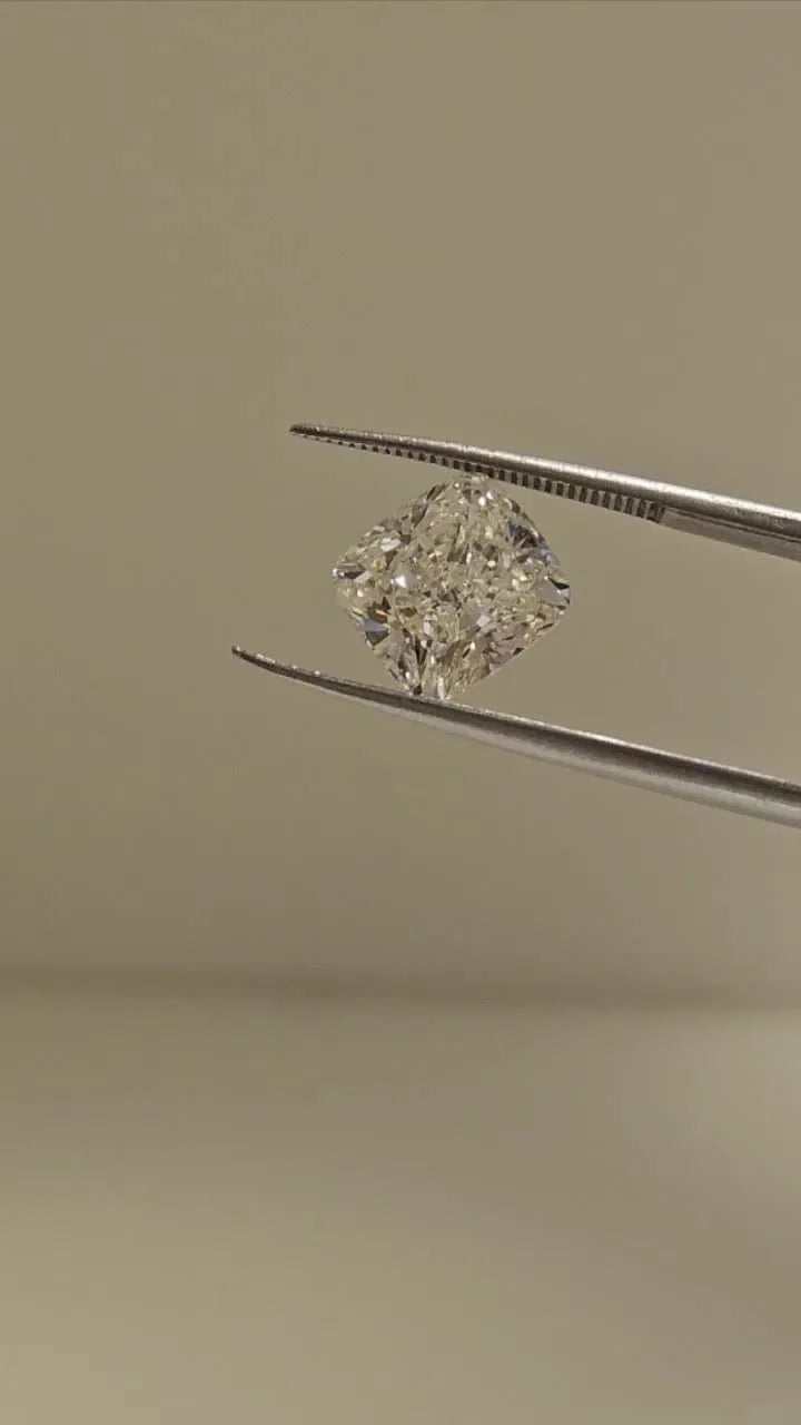 2.51ct Cushion brilliant Natural Diamond (Colour G, Clarity VS2, GIA Certified)